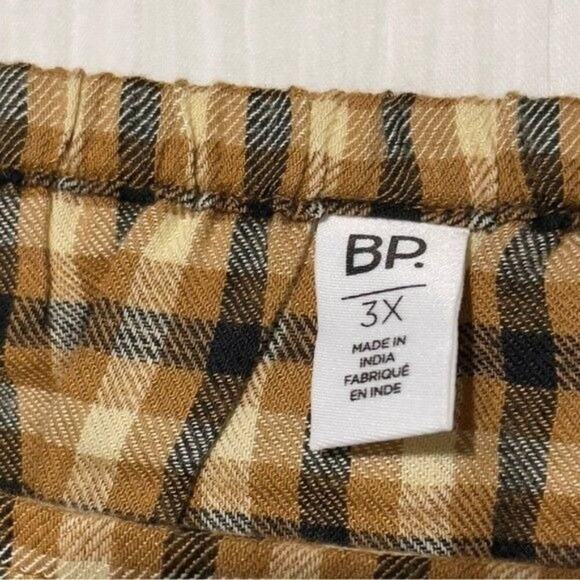 BP Dreamy · Junior 3X · Smocked Long Sleeve Crop · Plaid Tan-Black · Square Neck - Picture 7 of 14